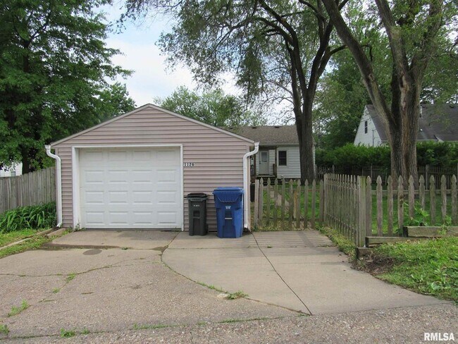 Building Photo - 1126 W Lombard St