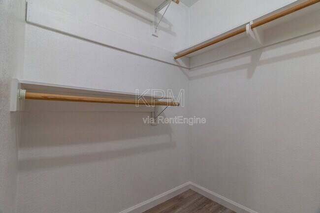 Building Photo - 2930 Angel Dr