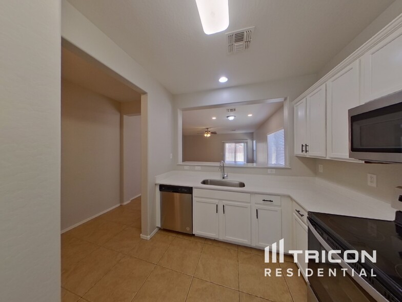 Building Photo - 5024 S 99th Dr