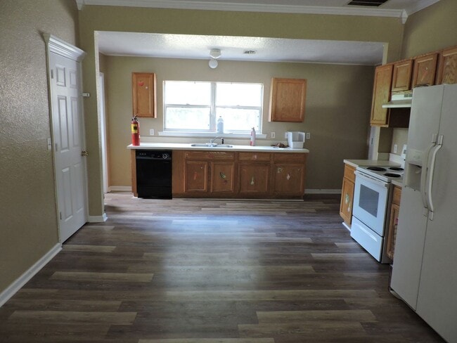 Building Photo - 620 SW Highland Ave