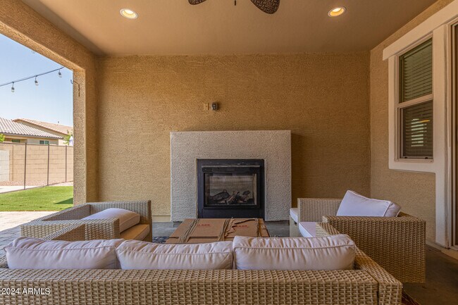 Building Photo - 21366 W Almeria Rd