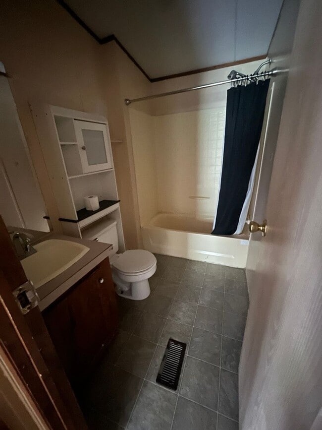 Building Photo - 17186 Countrywood