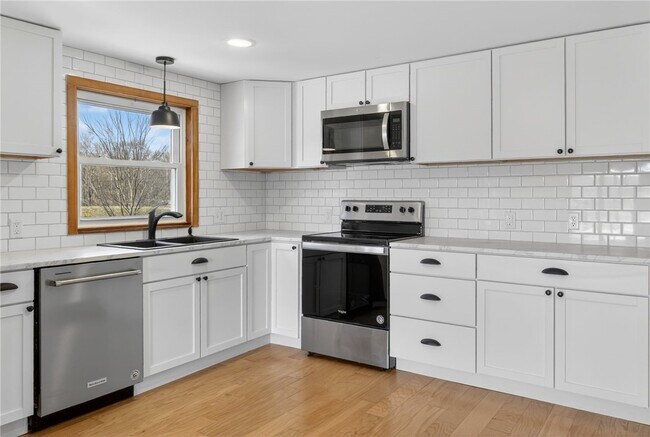 Building Photo - 999 Salmon Creek Rd