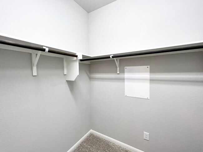 Building Photo - Home for lease