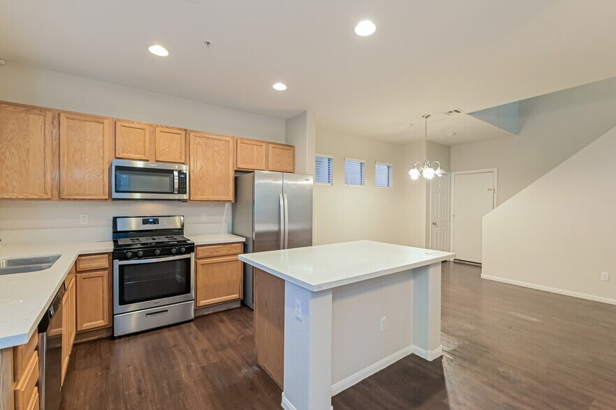 Building Photo - 6412 Yucca Ridge Ct