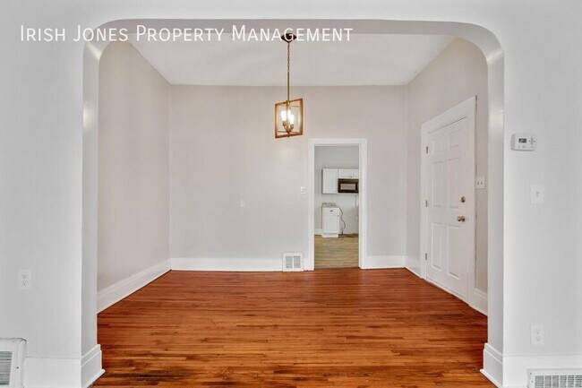 Building Photo - 608 Niagara St