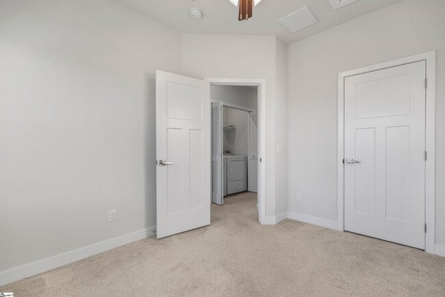 Building Photo - 23 Itasca Dr