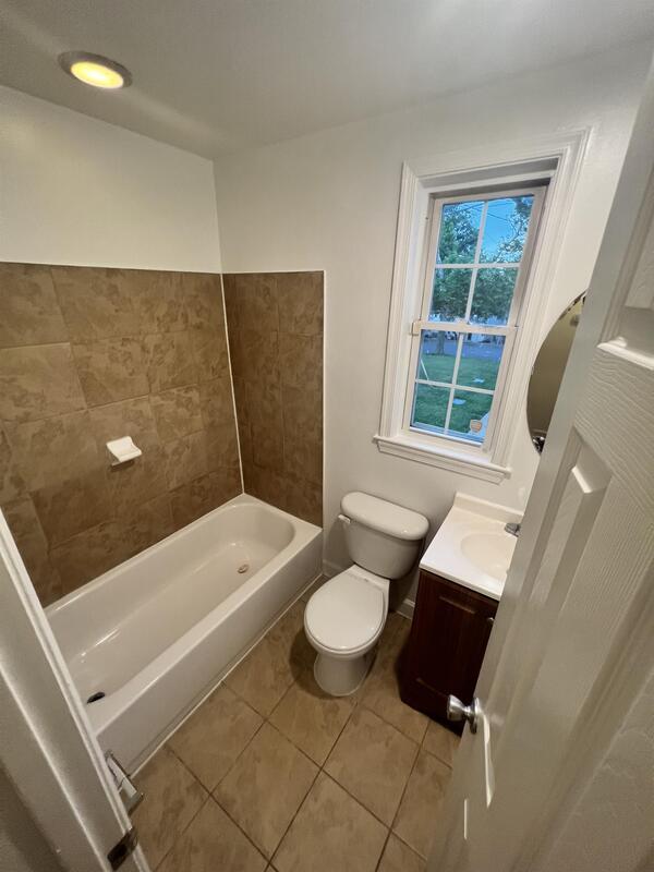 Building Photo - 2518 Kent Village Dr