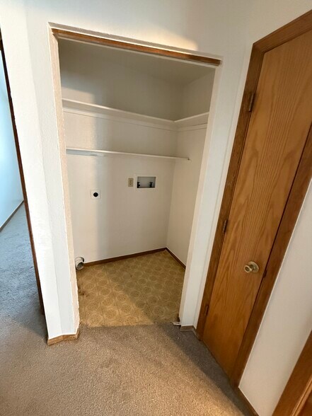 Laundry hookups - 6734 Yarrow St