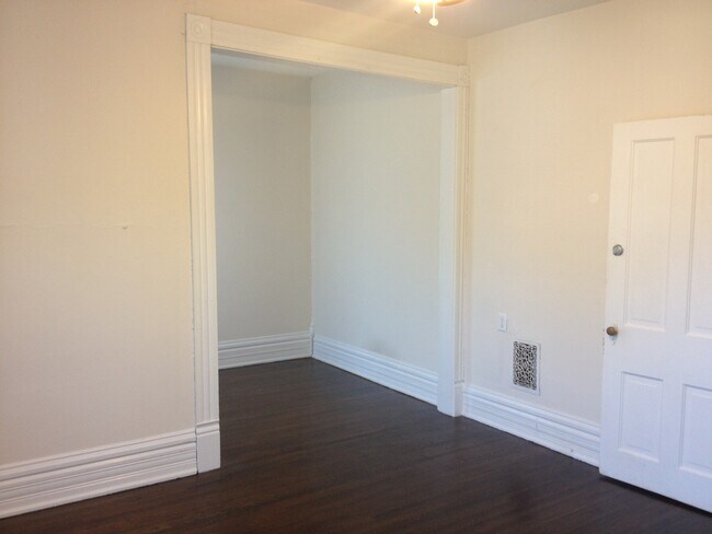 Building Photo - 1379 Forsythe Ave