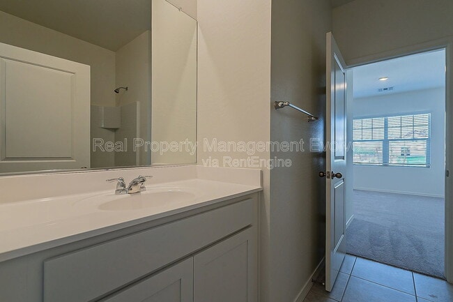 Building Photo - 6450 W Magdalena Ln