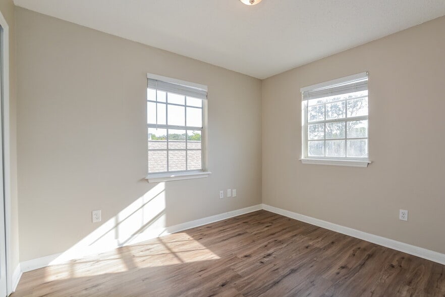Building Photo - 2233 Grand Tree Ct