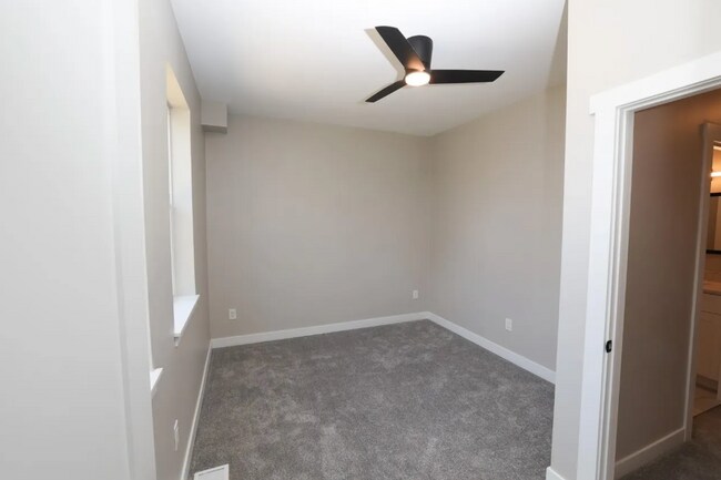 Building Photo - 524 Hale Ave