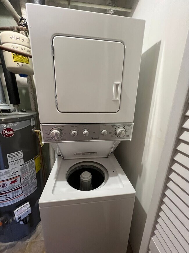 Building Photo - Updated 2 Bedroom Condo Available in Kirkwood!