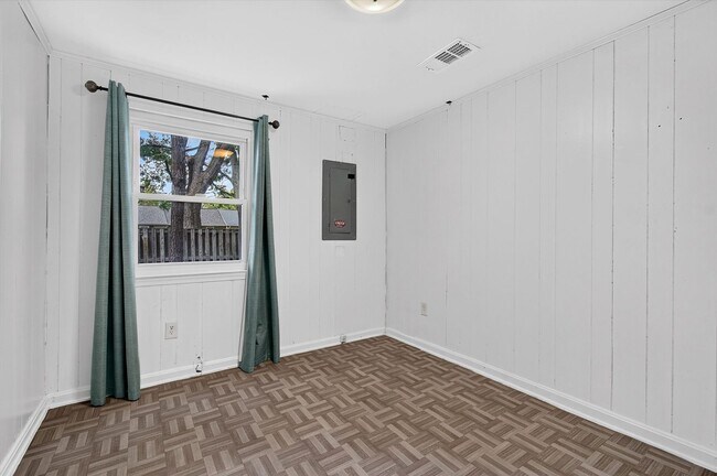 Building Photo - 8346 Stationhouse Ct