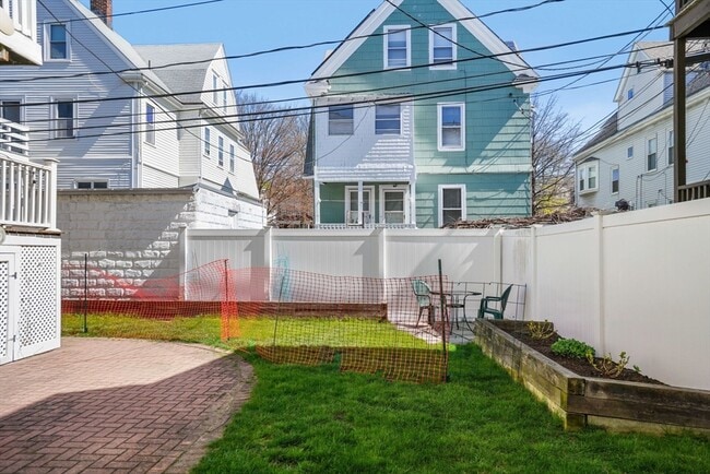 Building Photo - 67 Ossipee Rd