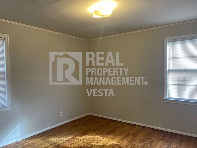 Building Photo - Four Bedroom House in Central Macon