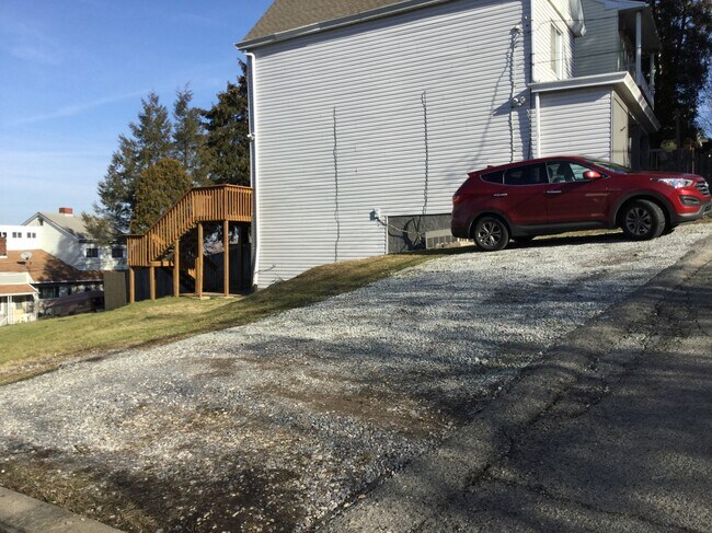 Building Photo - 2309 Wellington St