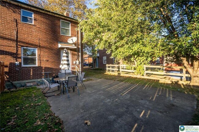 Building Photo - 240 Palmer St