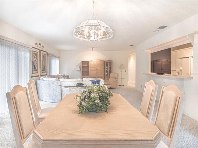 Building Photo - 920 E Lake Dr