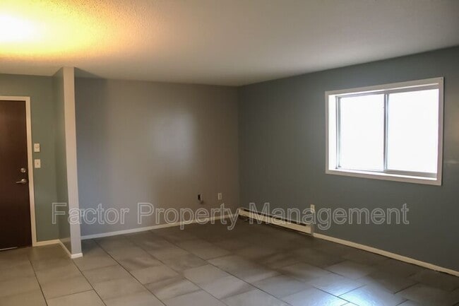 Building Photo - 418 Allan Ave