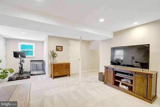 Building Photo - 6510 Carriage Dr