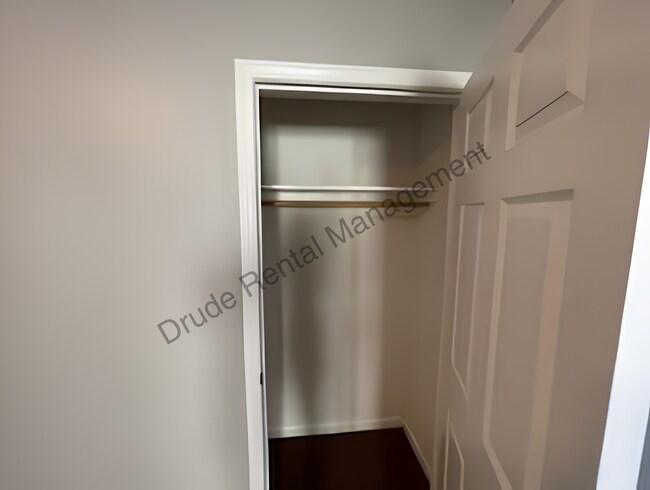 Building Photo - 809 E Thomas St