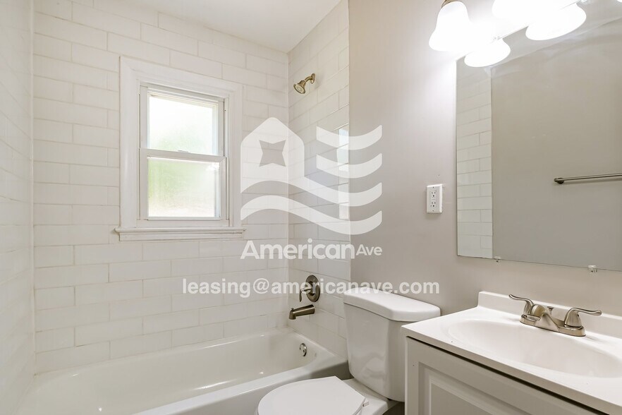 Building Photo - 9101 Bel Cour Dr