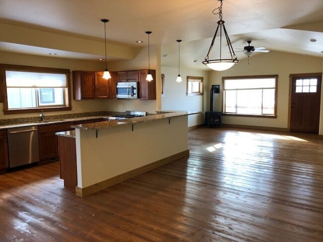 Primary Photo - Comfortable Living in the Heart of Valley ...