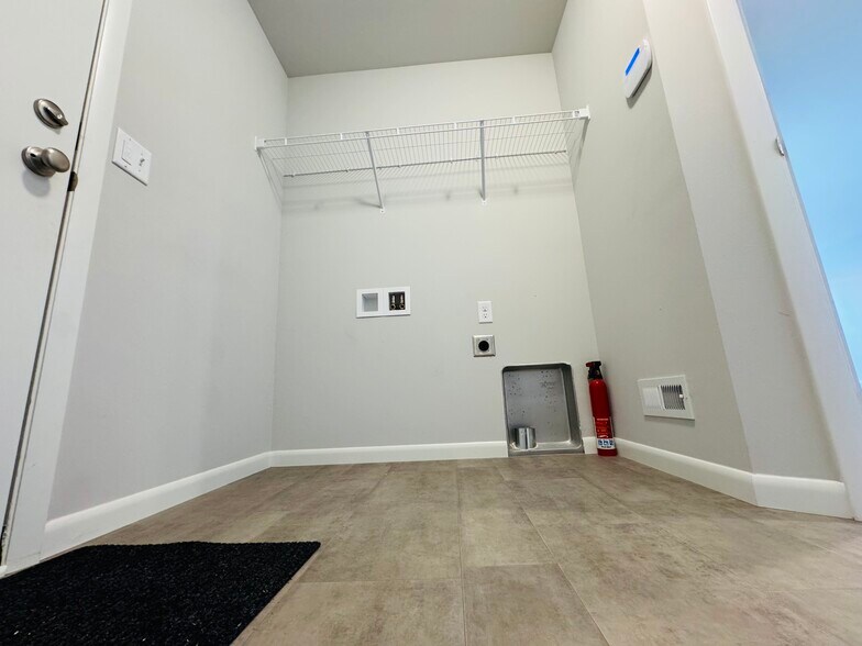 Building Photo - 615 Prospect Rd