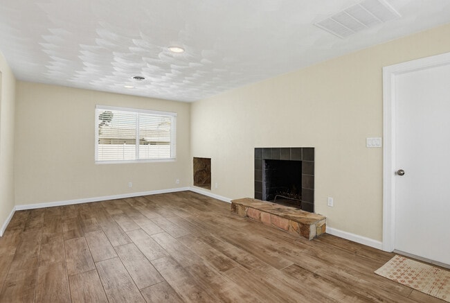 Building Photo - 124 Atwood Ln