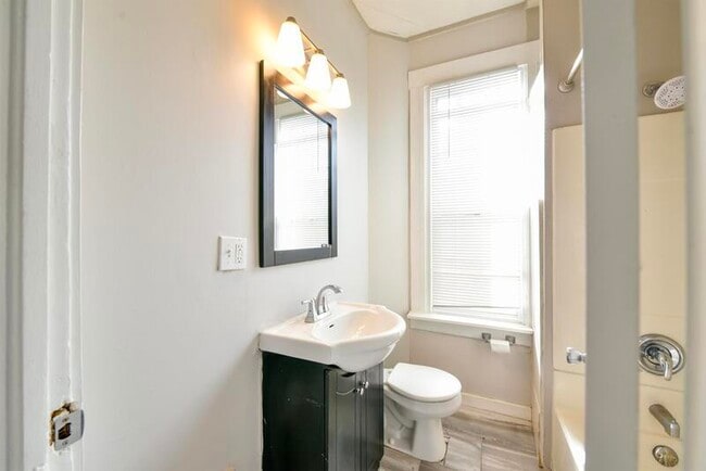 Building Photo - 536 S 30th St