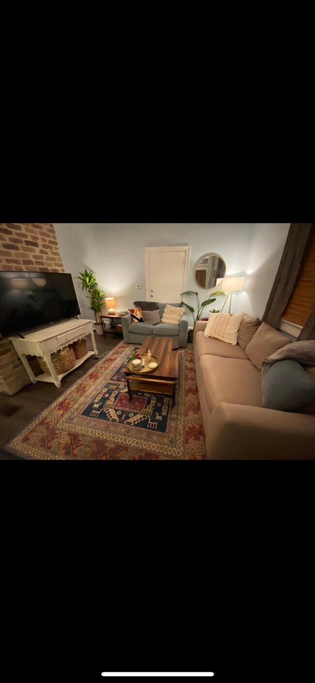 Building Photo - 816 Roosevelt Pl