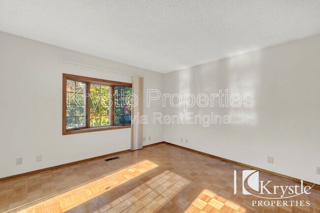 Building Photo - 949 N Camino Alto