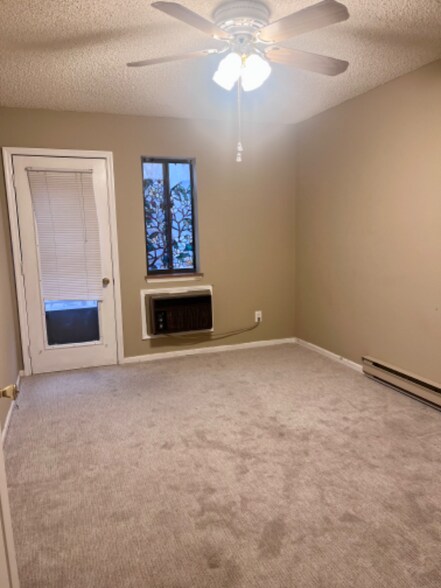 Building Photo - 50 Meadowlark Ln