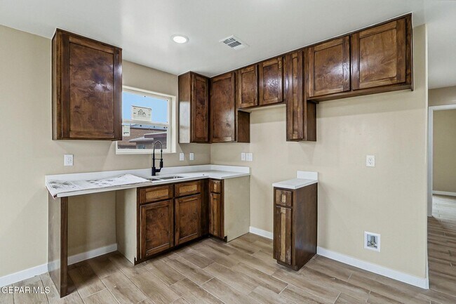 Building Photo - 6002 1/2 Pam McCall Drive Unit 3