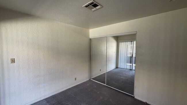 Building Photo - Vacation Lifestyle 2 bedroom first flor