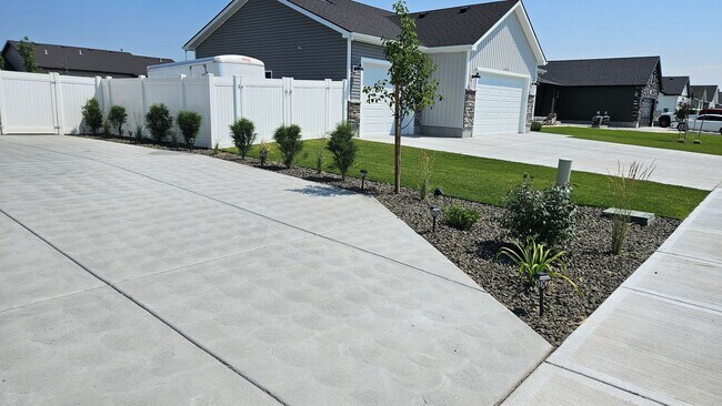 Building Photo - 3 Bed 2 Full Bath home