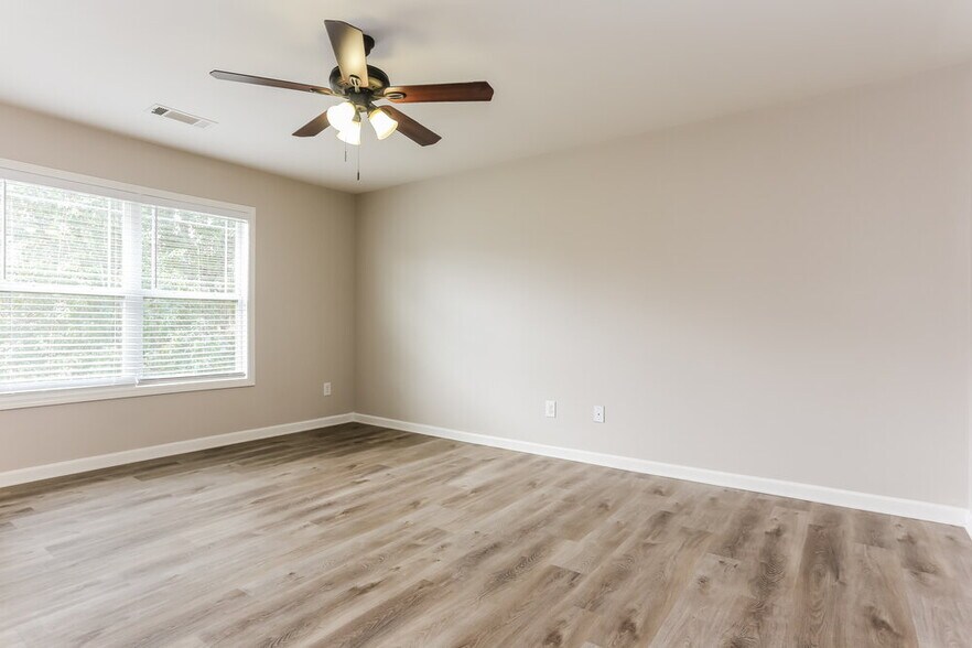 Building Photo - 1555 Persimmon Trace