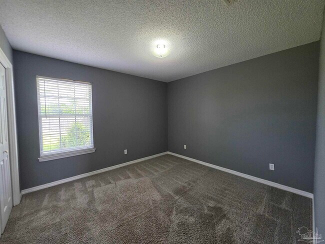 Building Photo - 6024 Yellow Rose Dr