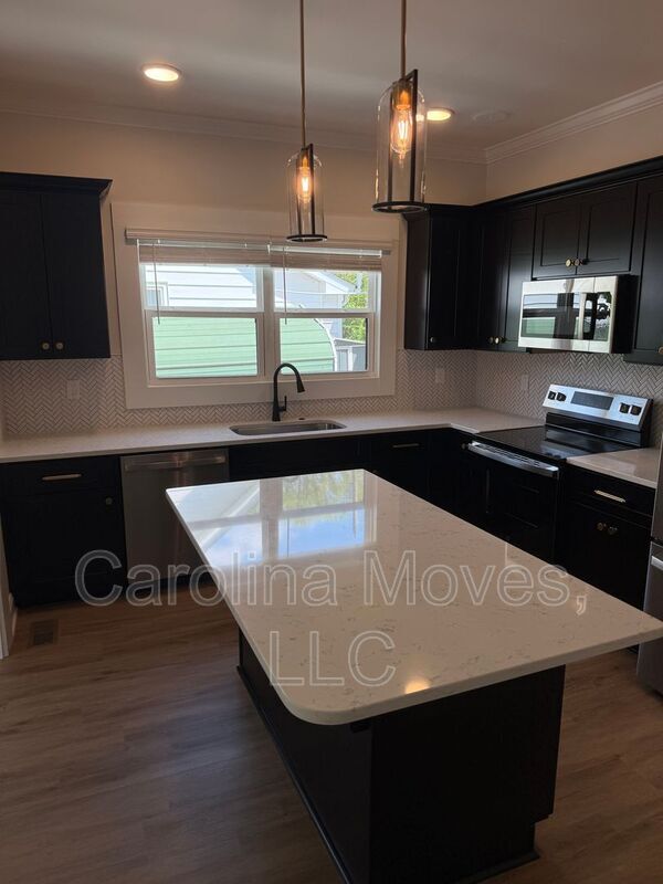 Building Photo - 50 Hutchins St