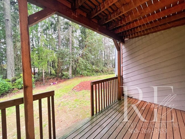 Building Photo - Spacious Duplex with Covered Porches & Garage