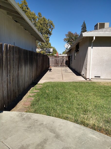 Building Photo - 7817 Clearview Dr