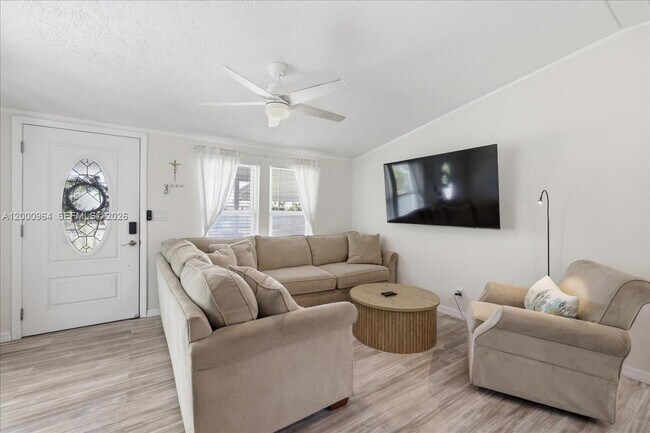 Building Photo - 851 Arapaho