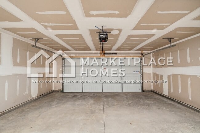 Building Photo - 4146 Hines Ln NE