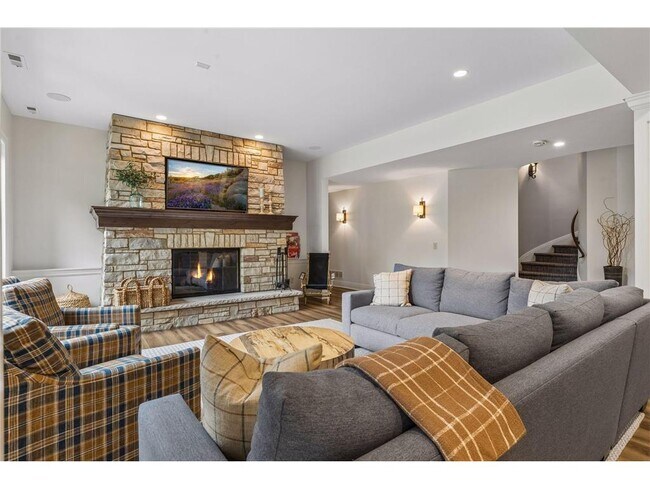 Building Photo - 15700 Portico Dr