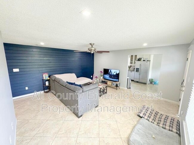 Building Photo - 915 Emily Cir