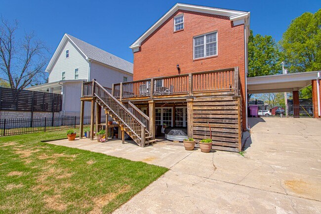 Building Photo - 512 W North St