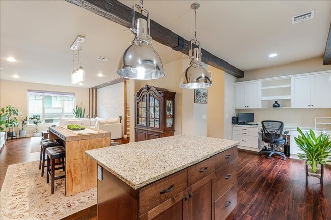 Building Photo - 14215 SW Burlwood Ln