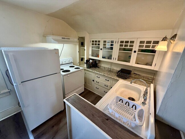 Building Photo - View of the River!  1-Bedroom in Lewiston Triplex -  Includes internet and utilities